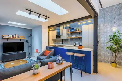 Image de Appartement élégant de 2 chambres | Idéal pour les séjours mensuels