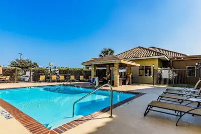 Image de Accessible 1br Suite w/ Breakfast Included & Pool