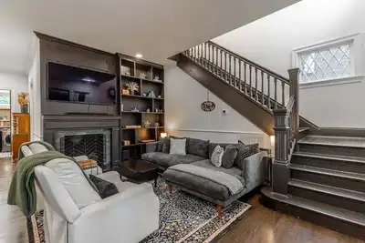 Image de The Magnolia House: A charming 3-bedroom home in Chattanooga's St. Elmo area, perfect for families.