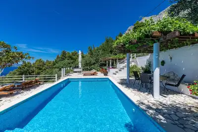 Image de Appartement de deux chambres avec une piscine Mimice, Omis (A-27510-a)