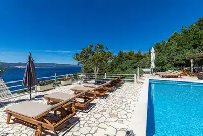 Image de Appartement de deux chambres avec une piscine Mimice, Omis (A-27510-c)