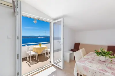 Image de Appartement de deux chambres avec une piscine Mimice, Omis (A-27510-d)