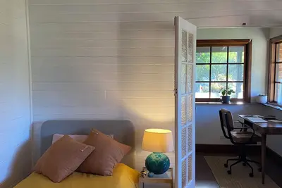 Image de Sunny three bedroom home in Bulli with a beautiful garden