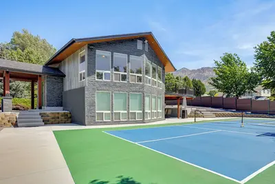 Image de Hot Tub, Game Room, Putting Green! Ogden Oasis