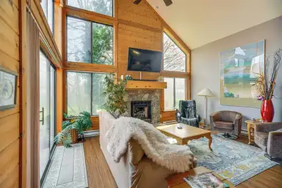 Image de Community Perks! Somerset Retreat w/ Private Deck