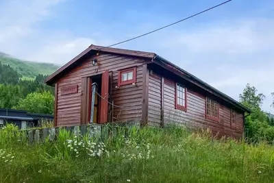 Image de 4 bedroom lovely home in Nordfjordeid