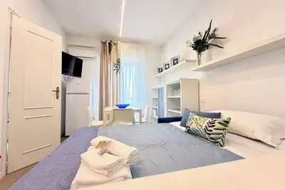 Image de Angolo Azzurro Holiday Home | Beach 500 m away, Wi-Fi, Free Parking ⭐