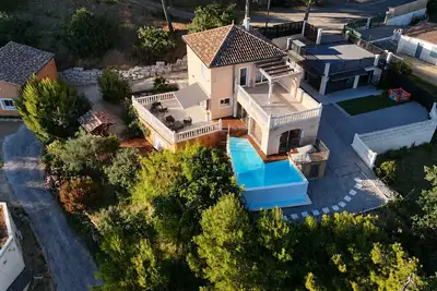 Image de Villa avec piscine, jacuzzi et vue panoramique