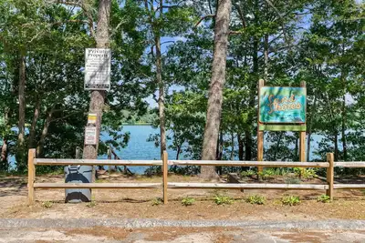 Image de Lakeside Cape Cod Family  Firepit  Near Beaches