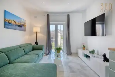 Image de 2 Br Duplex in the Heart of Sliema & Rooftop Views