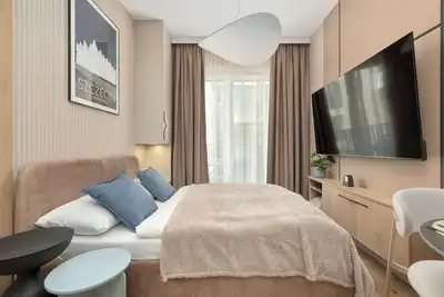 Image de Beige Apartment with 2 Balconies | By the River