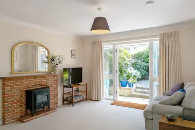 Image de Apple Cottage - Emsworth  -  a cottage that sleeps 5 guests  in 3 bedrooms