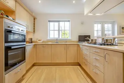 Image de 3 Bed in Christchurch (oc-w34700)