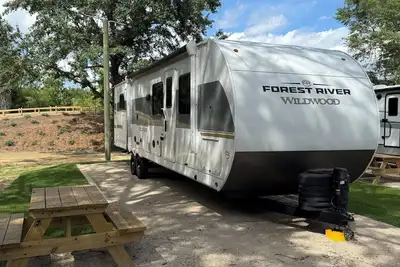 Image de Cozy 2-bedroom camper in fantastic Auburn with Ac & heat. Near Auburn University
