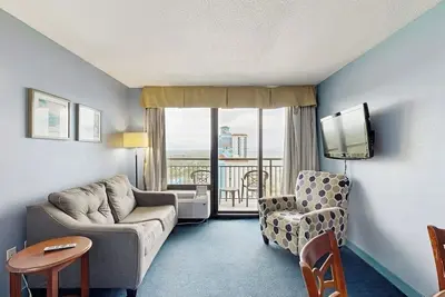 Image de 18th-floor ocean view condo with pool, hot tub, private balcony & beach access