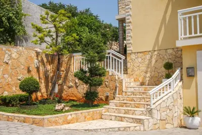 Image de Deluxe Three Bedroom Apartment with Balcony and Pool