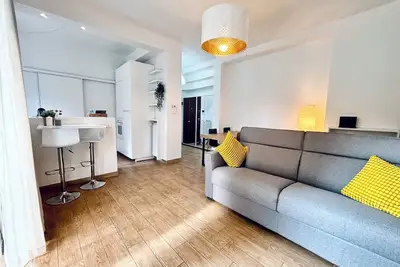 Image de Spacious Two-Bedroom Apartment with 2 Bathrooms and Free Parking Between Downtown and the Airport