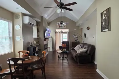 Image de Modern 2br apt walking distance to the T