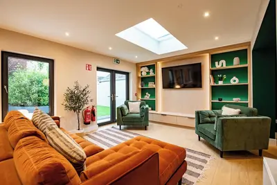 Image de 9br Galway House - Walk to Eyre Square - Parking for 5 Cars