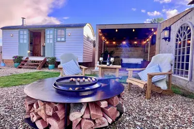 Image de Olive Hut, pet friendly, character holiday cottage in Bishop's Castle
