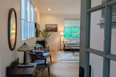 Image de Charming cottage close to Duke U with plunge pool, fenced garden, large deck