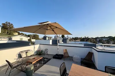 Image de New! Echo Park 3br Home with Rooftop Deck & Views