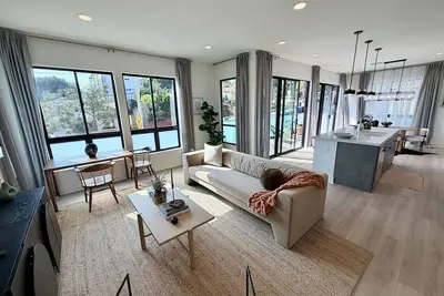 Image de New! Echo Park Rooftop Retreat, Designer Interiors