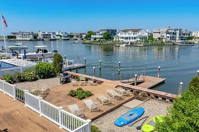 Image de Avalon Bayfront 5br w/ Deck + Boat Slip, Great Sunsets, Quiet Neighborhood