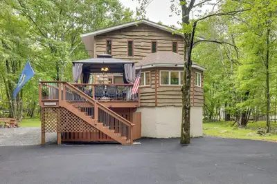 Image de Game Room, Deck & Fire Pit! Pocono Mtn House