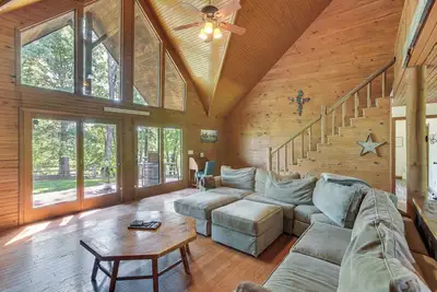 Image de Peaceful Cabin Between Nashville & Bowling Green!
