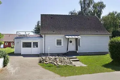 Image de Maison de vacances à Ulsnis avec piscine