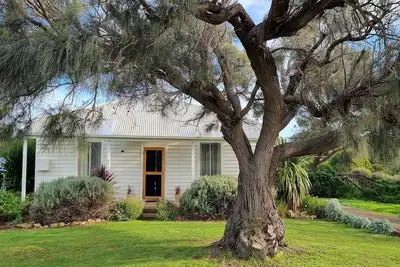 Image de Arvor Cottage  Quaint cottage walking distance to the beach and cafes