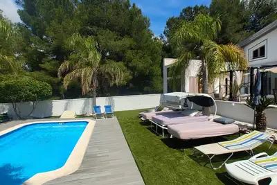 Image de Villa with a pool surrounded by nature and just 20 minutes from the beach