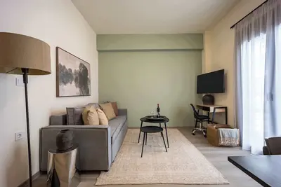 Image de Stylish 2br Exarchia | King Bed & Desk | New Bldg