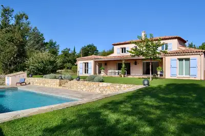 Image de Villa provençale moderne avec piscine chauffable et studio indépendant dans le Var