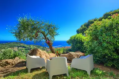 Image de House with a garden and magnificent views of the sea and the city