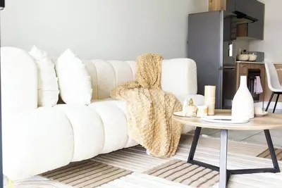 Image de Stylish 2br Retreat with Pool, Fast WiFi, Near Sandton City.