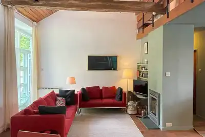 Image de Iconic 1960's Architect-Designed Modern Barn with terrace and stunning gardens.
