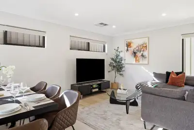 Image de Newly built two-storey townhouse in the heart of Bentley — ideal for families, groups & corporate stays. Modern interiors, gourmet kitchen, private alfresco & a Nespresso on us.