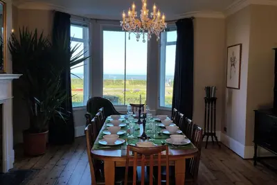 Image de Beautiful beach front house. Sea views. Pet friendly.