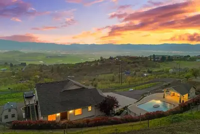 Image de Viewtacular Estate House, Pool, Hot tub & Sauna!