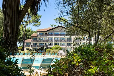 Image de Appartement « Ducla » avec piscine partagée, terrasse et jardin communs