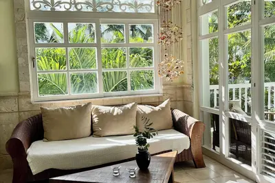 Image de Relaxing Beachfront 2br Condo with Direct Access to Beach