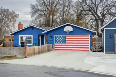 Image de Welcome to Beekman Bliss! Spacious 4-bedroom house in serene Medford with Ac.