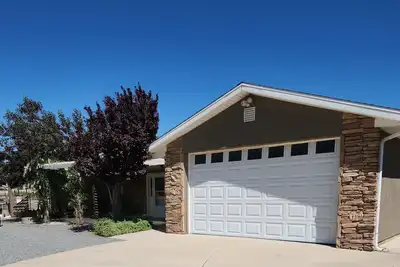 Image de 3-bedroom house in fabulous Beaver with hot tub and garden.