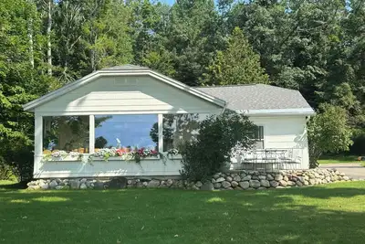 Image de Serene 3-bedroom cottage, a children's paradise, Wildflower Schoolhouse.