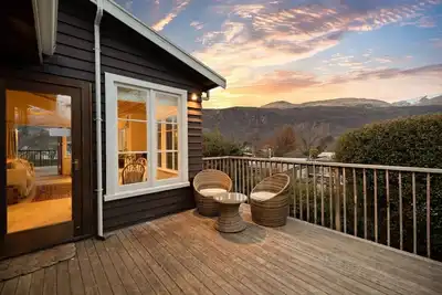 Image de 4 bedrooms ·3 bathrooms · sleeps 6