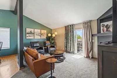 Image de Designer 4br Retreat | Sleeps 10 | 2 Car Garage