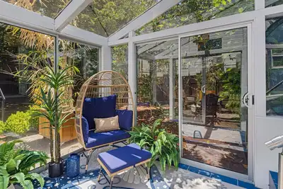 Image de Bella Azul - Charming Home Minutes from Campus