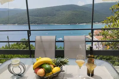 Image de Appartement de deux chambres avec la terrasse et la vue sur le mer Rabac, Labin (A-27698-b)